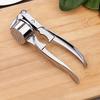 Durable 2-in-1 garlic press and nutcracker - High-Quality Manual Garlic Press Easily chops and peels Very suitable for home cooking Essential
