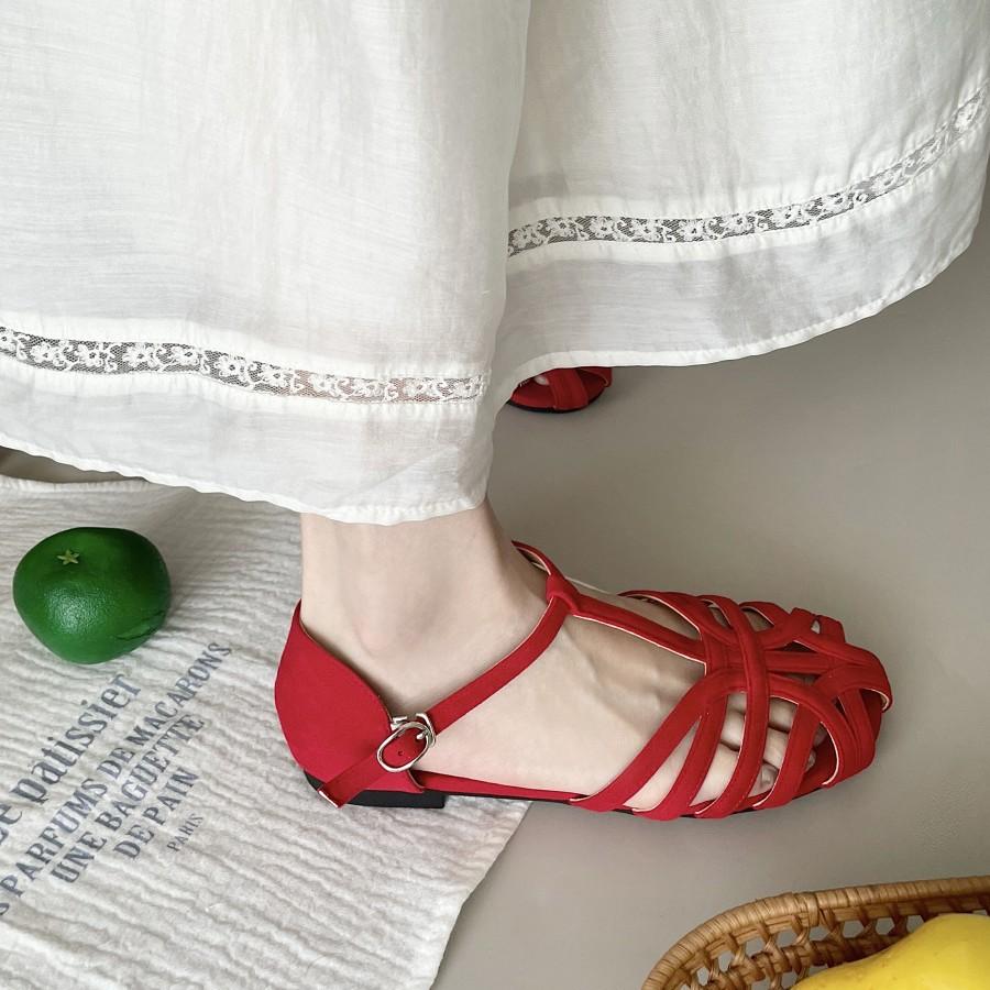 Leather hollow woven bag head Roman sandals women's literary style casual versatile comfortable flat T-button pig cage shoes