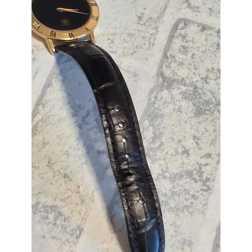 Used Operational GUCCI Quartz 3001M Men's Watch Black Dial Roman Index Leather Strap Gold Vintage