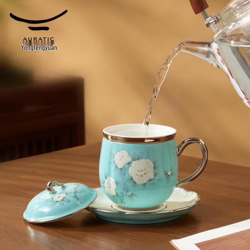 Yongfengyuan Madam Porcelain Hand-painted Blue Covered Cup Set