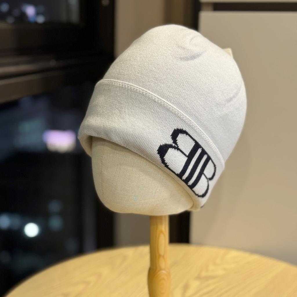 New Japanese Style Ins Letter Knitted Woolen Hat for Women in Autumn and Winter Versatile Cycling Warm and Cold Proof Pullover Cap