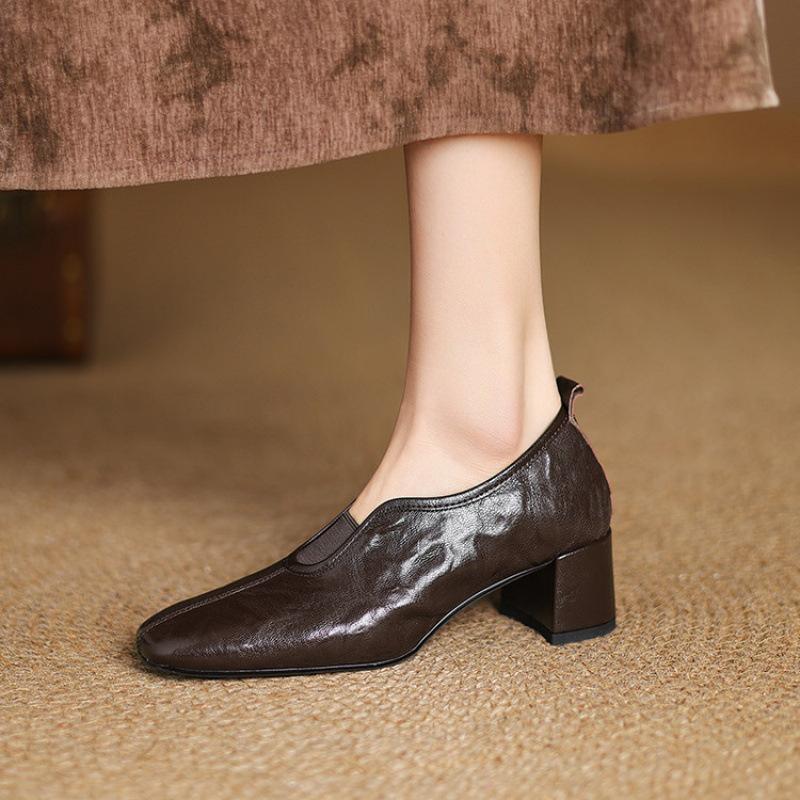 

Новая женская модная обувь удобная, подошва из говяжьей жилы, демисезонные туфли из мелкой кожи, квадратный носок и стопа, и натуральная кожа больших размеров с 40 коричневый