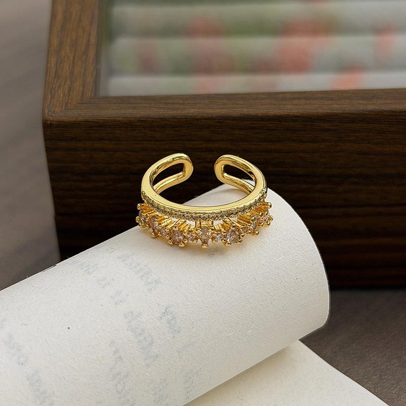 Medieval Light Luxury Gold Full Diamond Row Diamond Star Small Fish Opening Ring Niche High Sense Personality Ring Woman