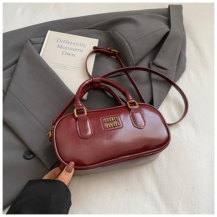 Simple and High-value Small Bag Women's Bag 2025 Autumn New Niche Foreign Style Hand Carry Small Square Bag Commuter Messenger Bag