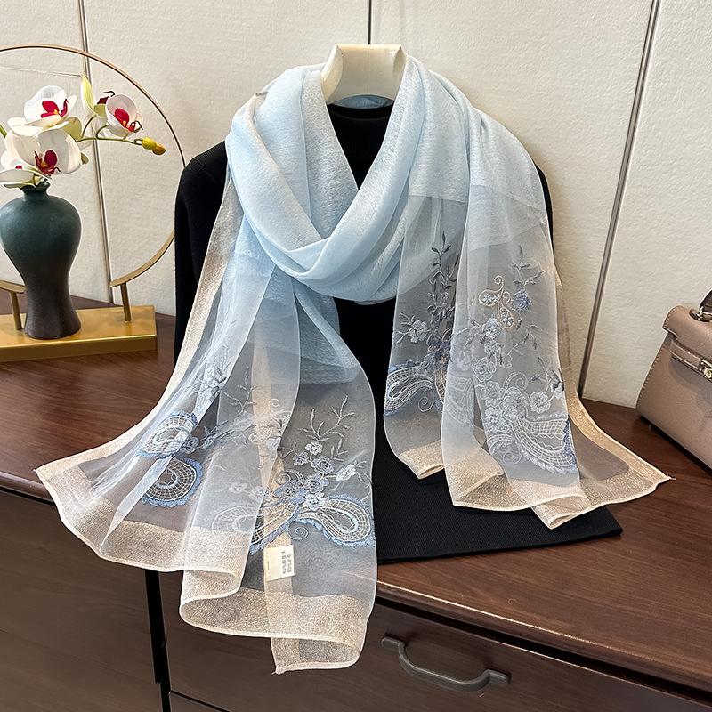 

Шелковая шерсть Вышитый шелковый шарф Женская мода Зарубежный стиль Зимний теплый шарф Холодная шаль Тонкий стиль 180*70 небесно-голубой