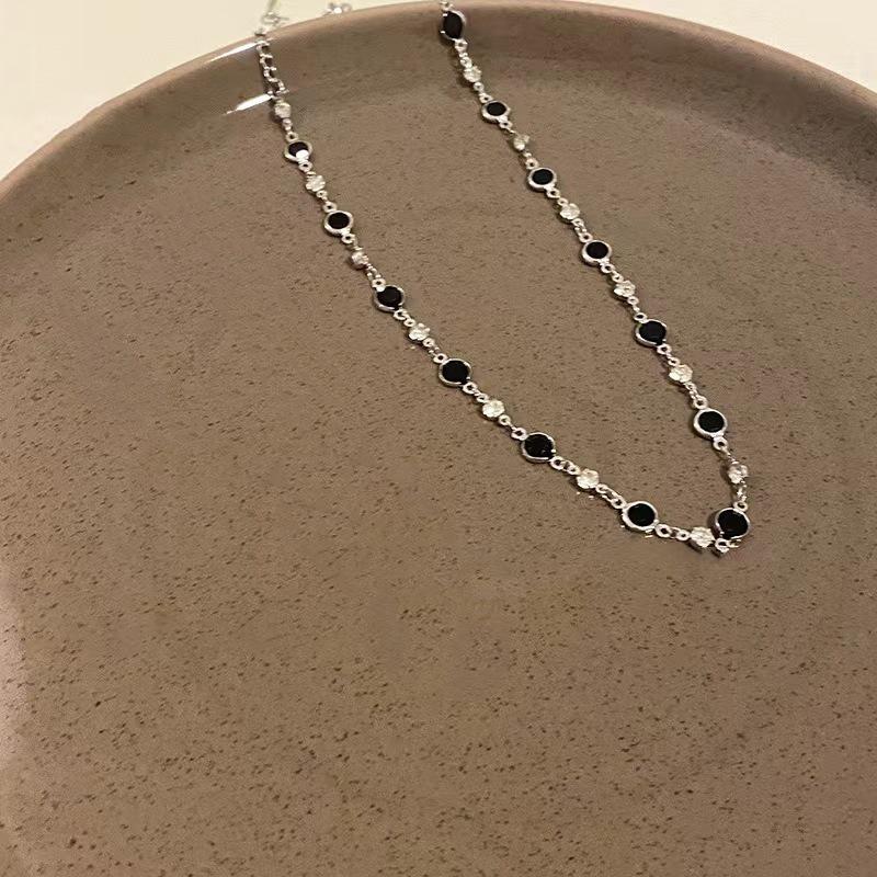 Double-Layer Rose Zircon Sweater Necklace - Women's Versatile Clavicle Chain, Light Luxury, High-End, Niche Accessory