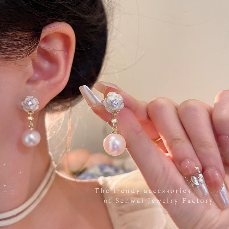 Vintage French Camellia Pearl Earrings Female Gentle Celebrity Earrings 2025 Ears