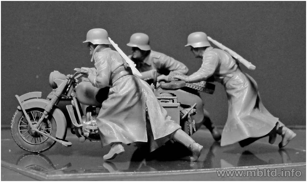 Master Box 1/35 Scale German Motorcycle Soldier (4 Figures), Coat Style, Rough Road Escape Scene, Second World War Plastic Model Kit, MB35178