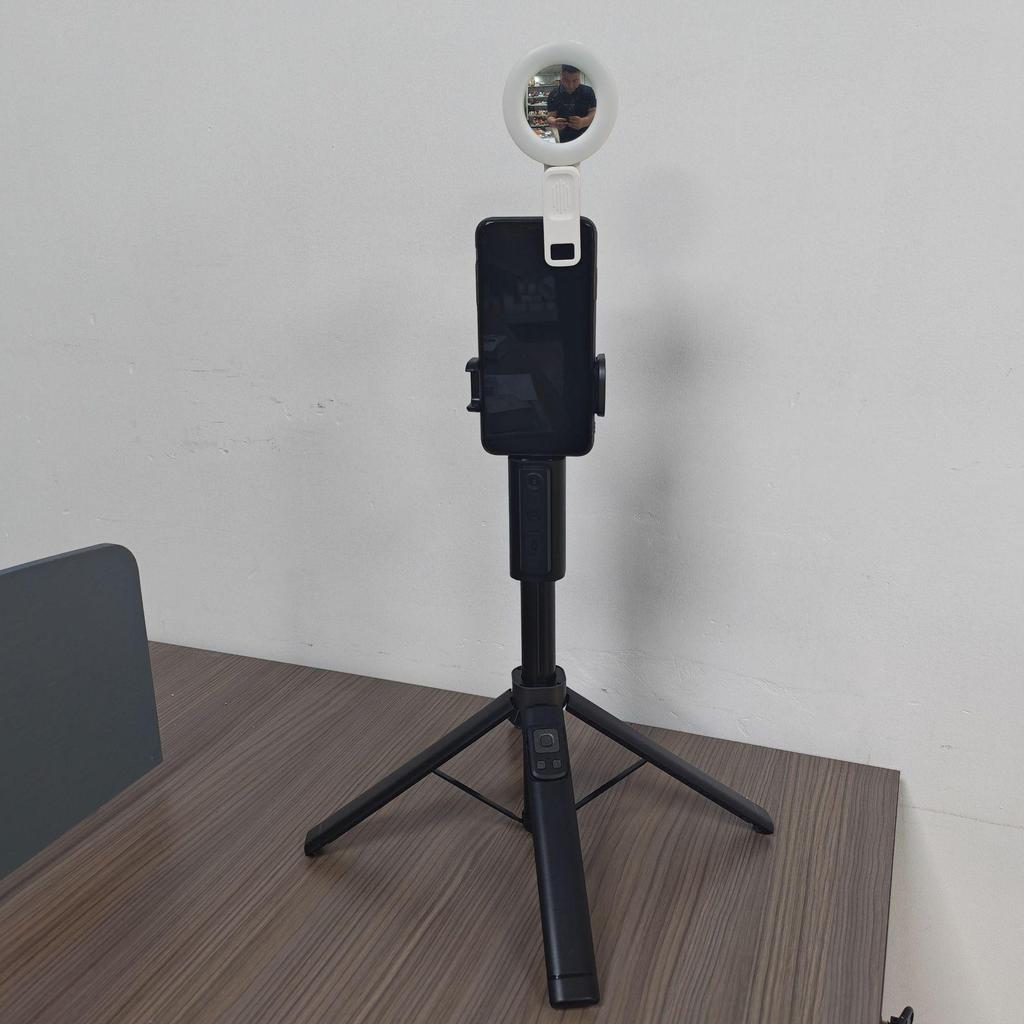 Smart Bluetooth Selfie Stick CL18 with Integrated Gimbal & Face Tracking for Live Streaming