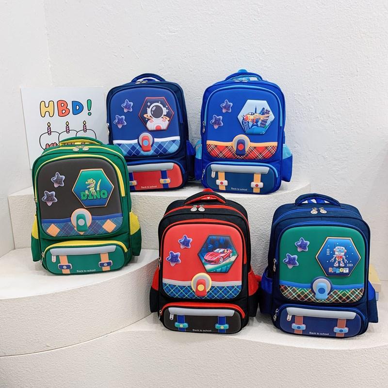 The new schoolbag for primary school students in grades 4-6 is casual, and the backpack is large-capacity to protect the spine