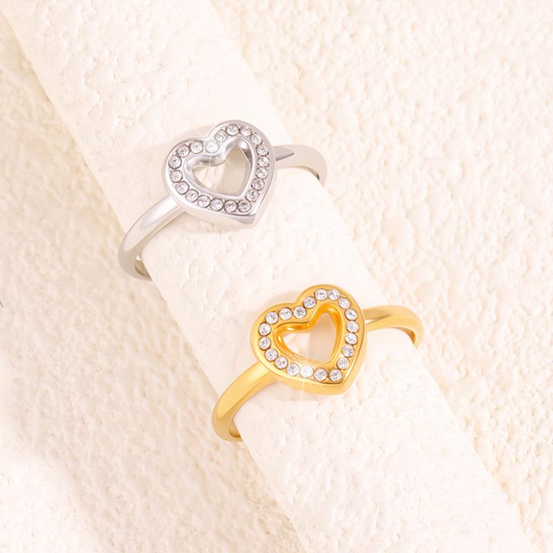 High-End Titanium Steel Heart Ring - Women's Fashion, Non-Fading, Adjustable Design for Couples.