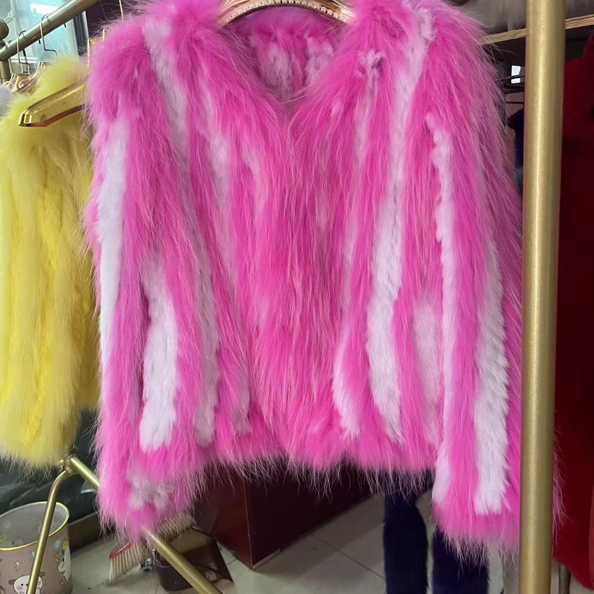 

Пальто из плетеного меха енота для женщин, короткий стиль, мех кролика, длинные рукава, стильное пальто из натурального меха с круглым вырезом one size