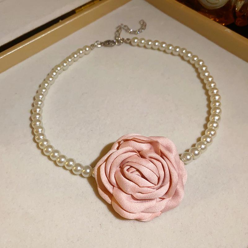 Pearl Flower Geometric Necklace - French Retro Clavicle Chain with Versatile Design
