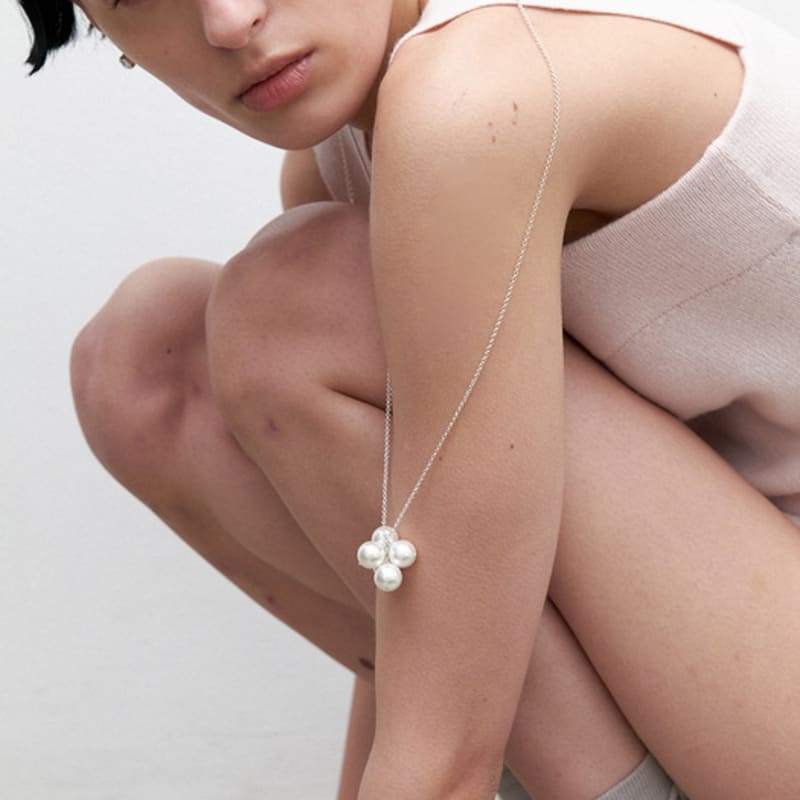 

MIDNIGHT MOMENT big popping pearl necklace - silver silver