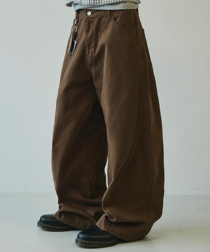 SIGNATURE Twist Curved Cotton Pants [Brown]