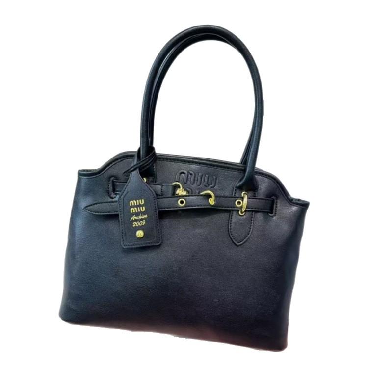 Miu's 2025 Retro Large-Capacity Shell Handbag: Fashionable, Versatile Tote & Briefcase