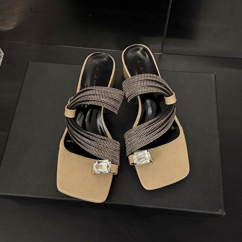 

Versatile slippers are beautiful, summer new fashion high heels temperament square head rhinestone one-word drag 39