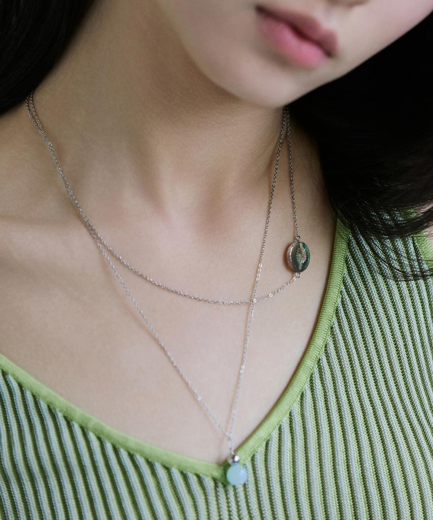 Merrymotive Vintage Glass Pendant Necklace