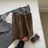 Retro fashion underarm bucket bag women's new trend versatile shoulder bag niche simple casual mother and child bag