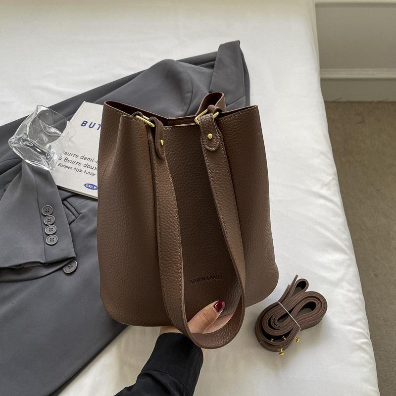 Retro fashion underarm bucket bag women's new trend versatile shoulder bag niche simple casual mother and child bag