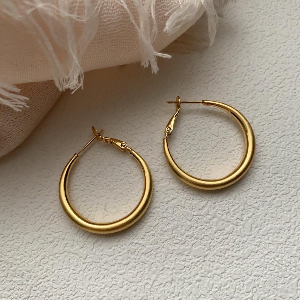 Premium Atmosphere Simple Earrings Women'S Large Circle Temperament Versatile Plain Ring Cold Wind Earrings Earrings