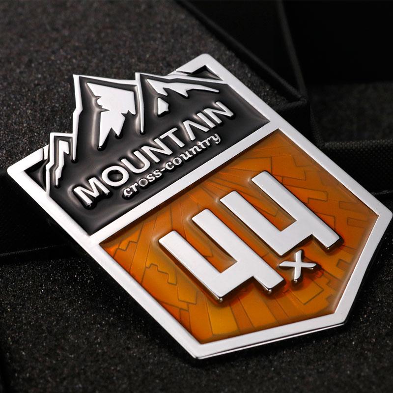 Adesivo per auto 3D Emblema 4x4 Mountain Side Shield Logo Distintivo Decalcomania per baule Adatto per Jeep Wrangler Highlander Car Styling