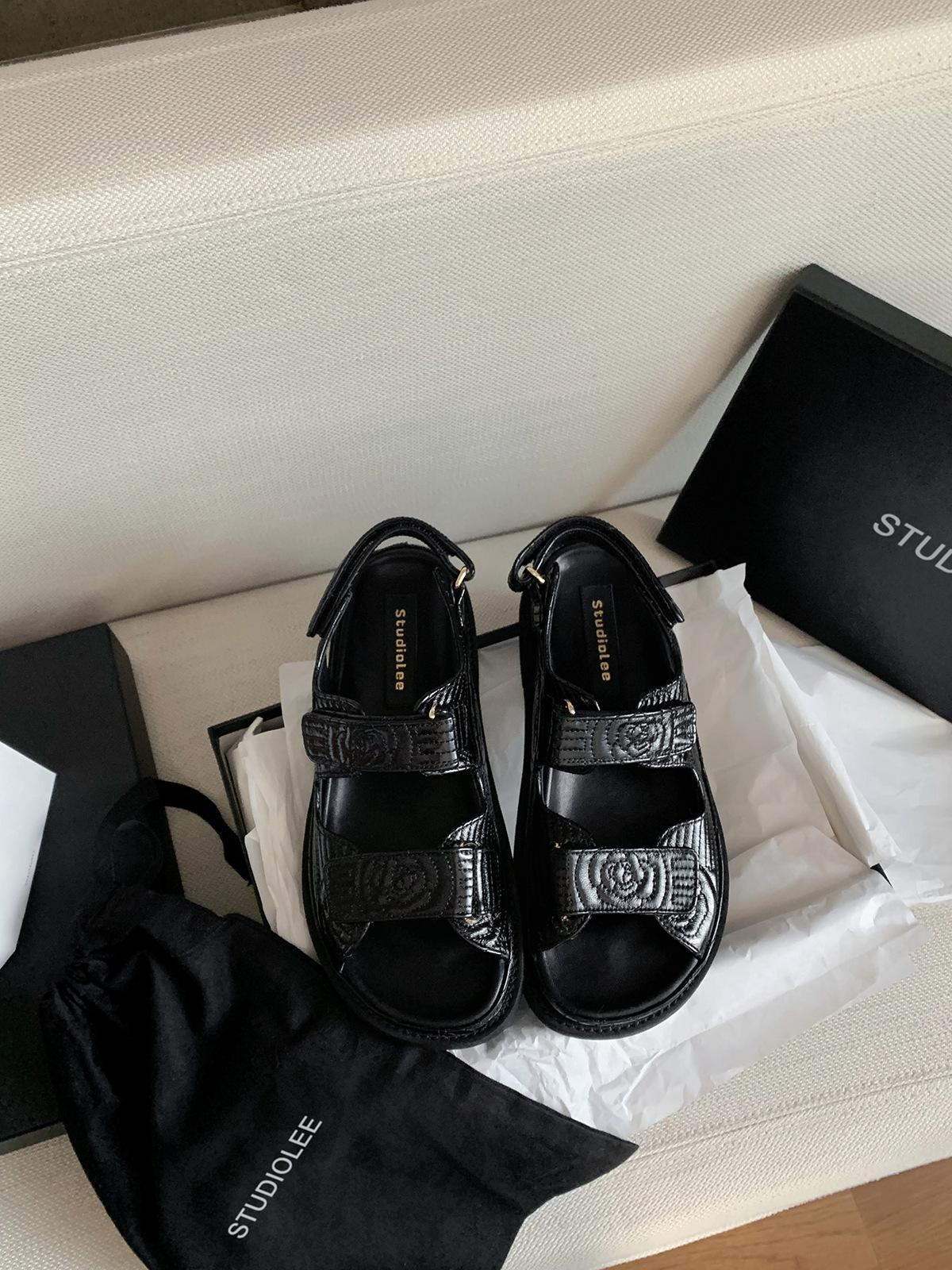 

Sheepskin grape mother Xiaoxiangfeng casual sports sandals women s leather Velcro versatile beach cool slippers summer wear 35