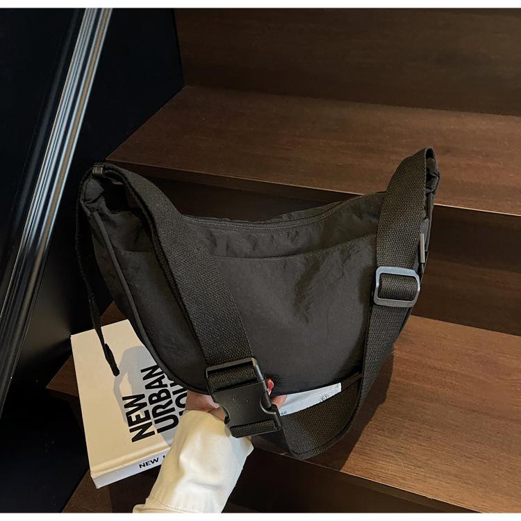Fashion Casual Messenger Bag Shoulder Bag Spring New Simple and Lightweight Fabric Dumpling Bag