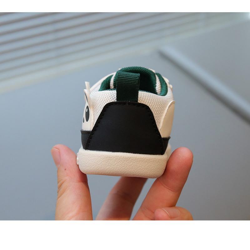 Popolari nuove scarpe traspiranti per bambini scarpe per neonati e bambini piccoli antiscivolo cartone animato supporto medio scarpe sportive moda