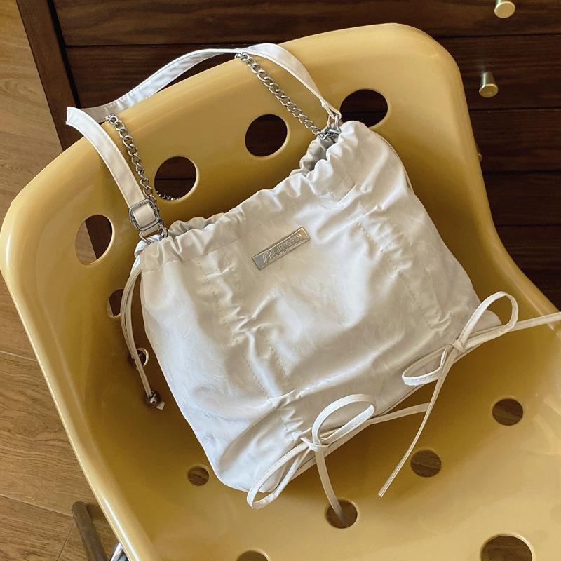 

One-shoulder messenger bag, large-capacity bag, women s autumn foreign style 2024 new leisure chain pleated commuter bucket bag