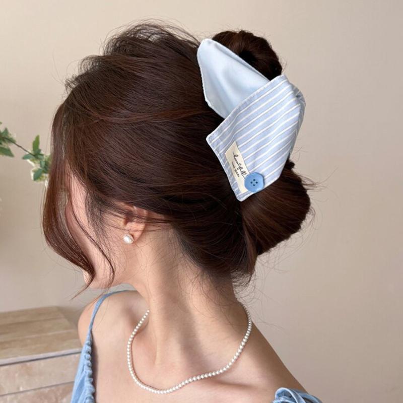 Striped Triangular Shark Hair Clip Fashion Matte Non-slip Hairpin for Women Girls Weekend Outing Hair Styling Accessory