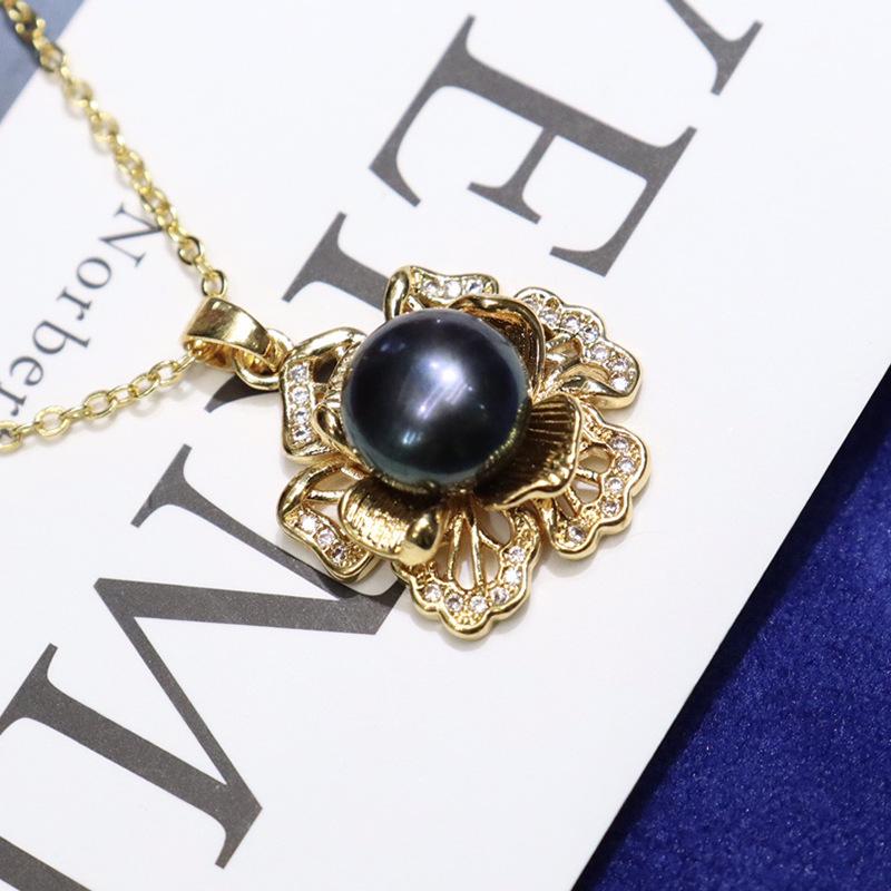 3D Flower Freshwater Pearl Pendant Necklace for Women, 18K Gold-Plated, 8-9mm, Elegant Clavicle Chain.