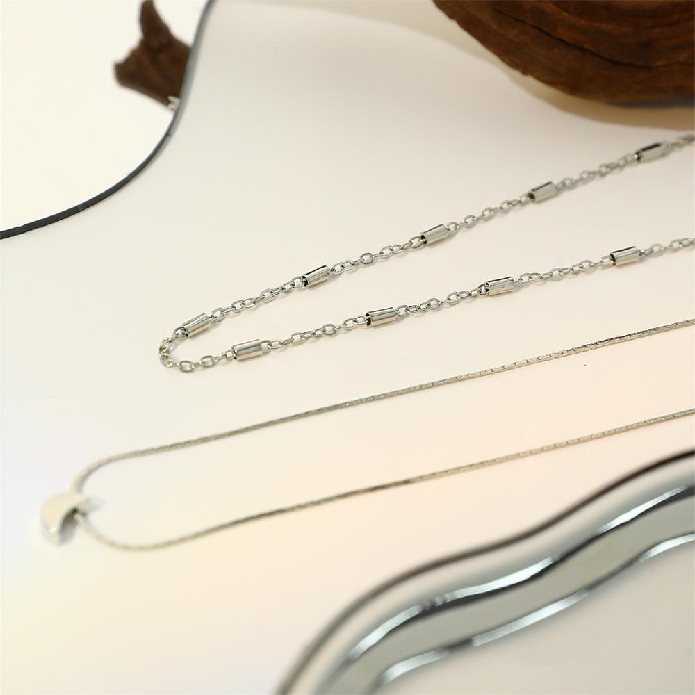 Simple and sweet wind neck chain, double-layer stacked collarbone chain, niche crescent moon pendant necklace female 2Pcs