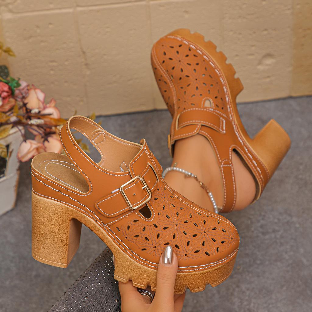 Damskie sandały peep-toe na szeroką stopę na klockowym obcasie - ażurowy design, letnie buty z zakrytym palcem, modne sandały na wysokim obcasie