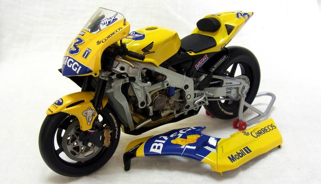 Minichamps Scale Honda RC211V Team Pramac Pons Max Biaggi MotoGP 2003 1/12