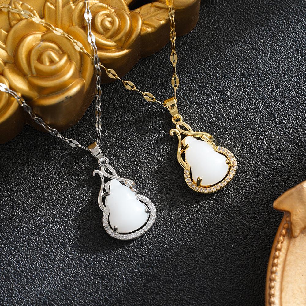 Elegant European & American Style Korean Stone Gourd Pendant Necklace, Fashionable Clavicle Chain, Internet Celebrity Inspired.