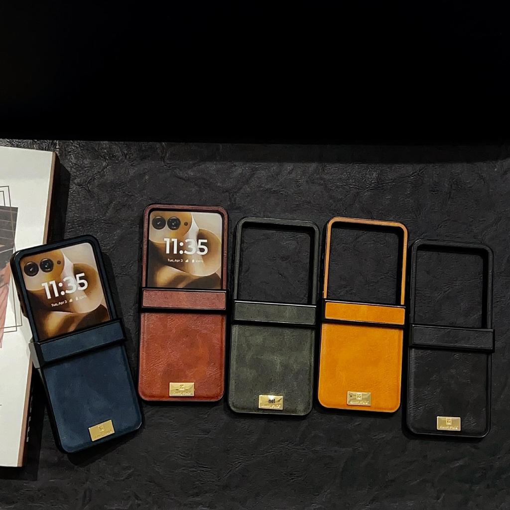 Samsung Z Flip7 Retro Crazy Horse Grain Magnetic Phone Case, Compatible with Flip6/5, Three-Section Nameplate Style.