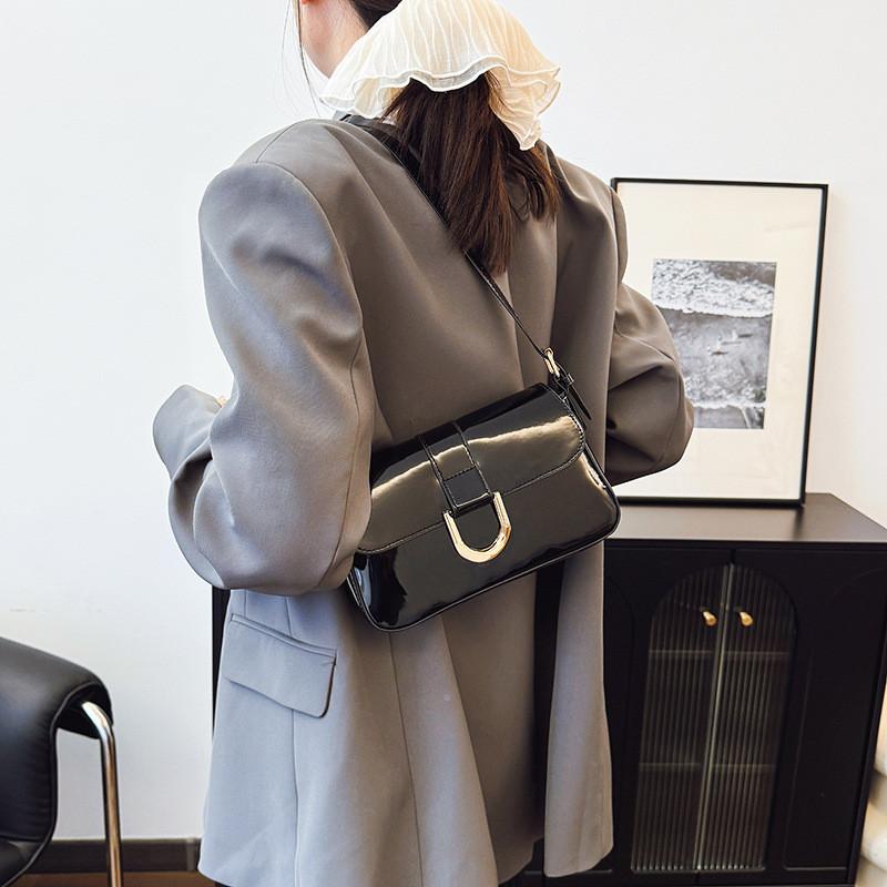 Pu Retro Shoulder Bag For Women With Magnetic Closure And Cell Phone Pocket