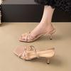 Högklackade damsandaler sommar 2025 nya franska temperament tunna klackar älv fyrkantig tå mode mångsidiga damsandaler