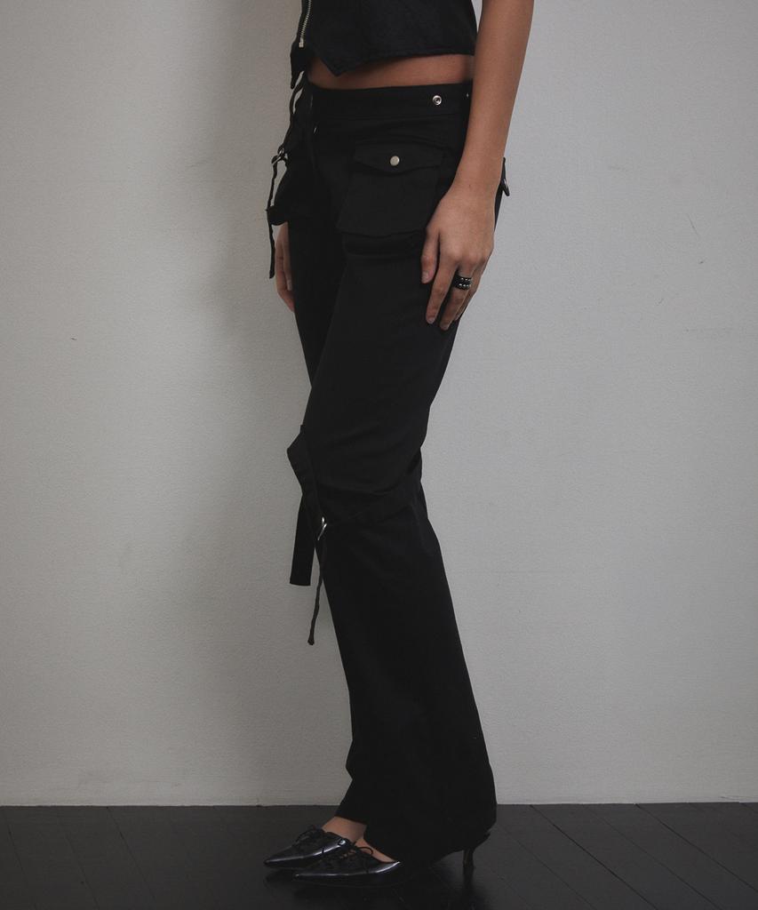 Bunteu Cargo Strap Pocket Pants (Black)