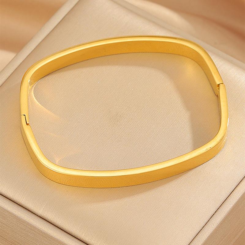 New Personalized Simple Design Titanium Steel Women's Square Smooth Surface Light Luxury Versatile Non-fading Jewelry