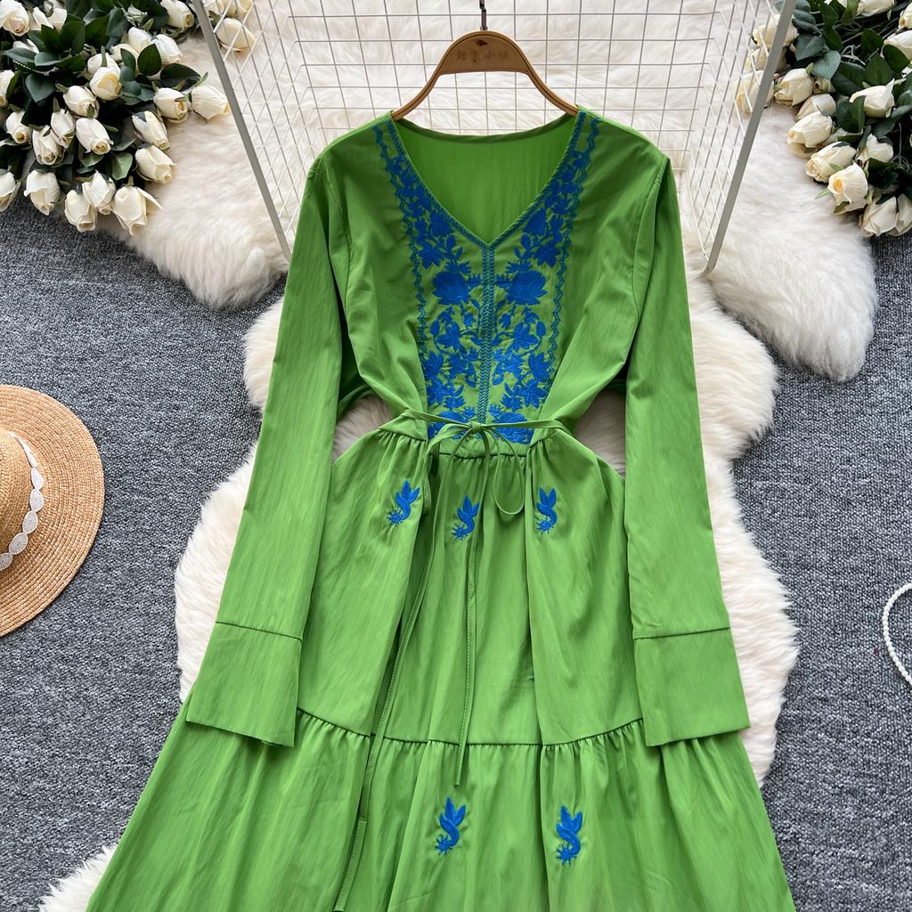 Vintage Western Style Embroidered V-neck Strap Up Waist Long Sleeve Dress for Women French Elegant Grand Swing Long Dress