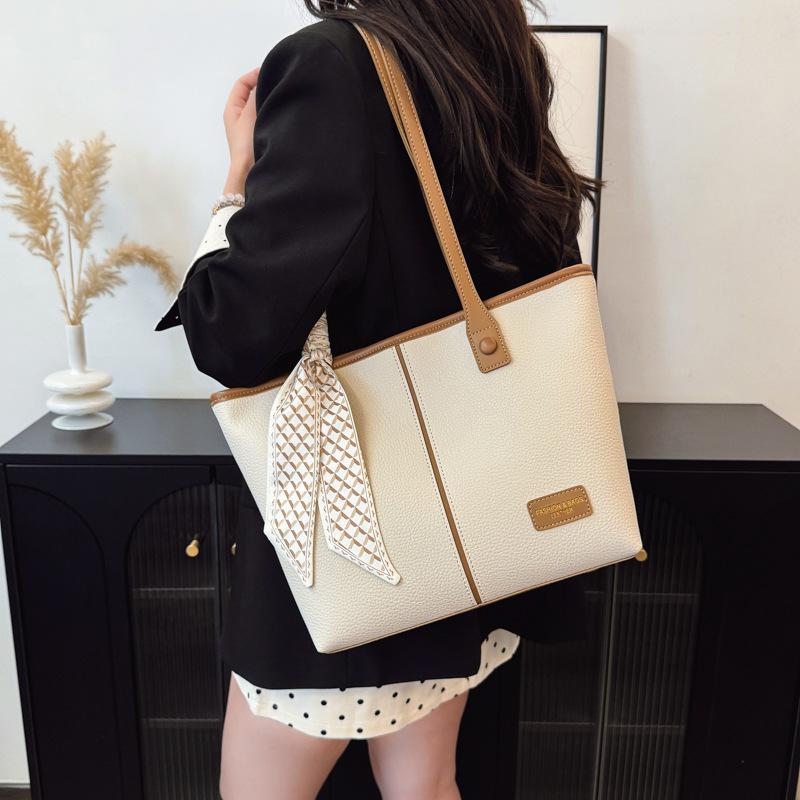 

Модная сумка-тоут женская новая высококлассная сумка через плечо модная, простая и атмосферная сумка подмышку Tongle покинуть белый