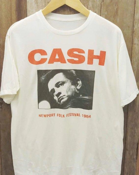 26 Vintage Johnny Cash Newport Folk Festival 1964 T-Shirt with 30-Day Satisfaction Unisex T-Shirt M