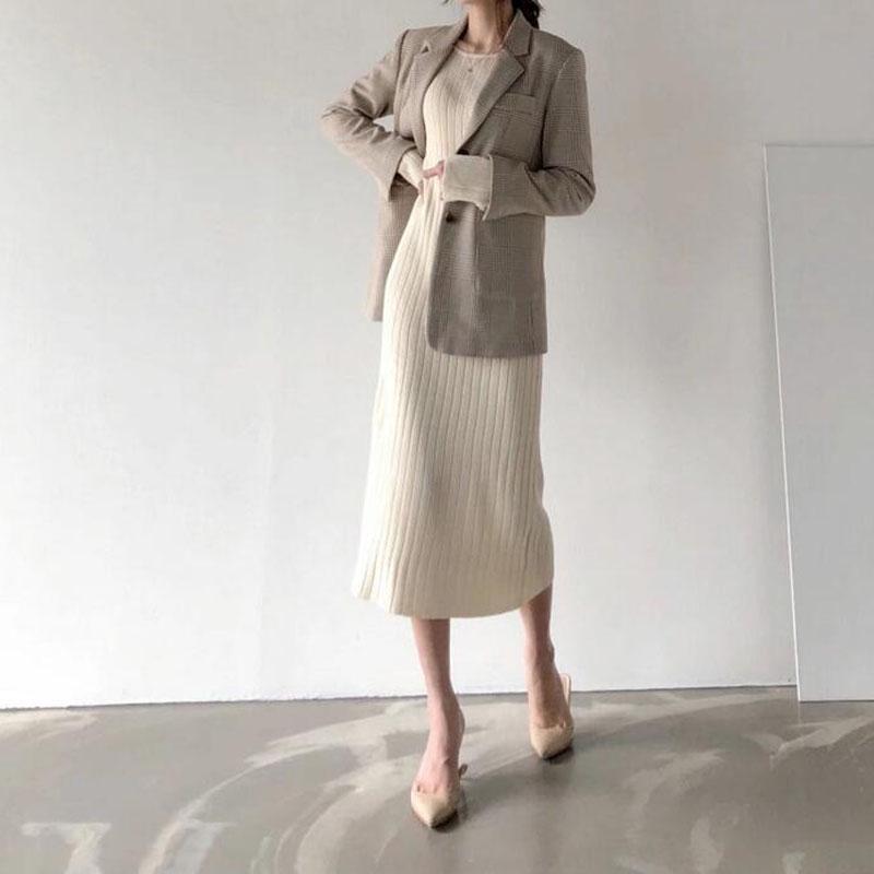 Podzimní a zimní dlouhé pletené šaty se spodničkou a kabátem, polovyvýšený límec, temperamentní volný svetr nad kolena