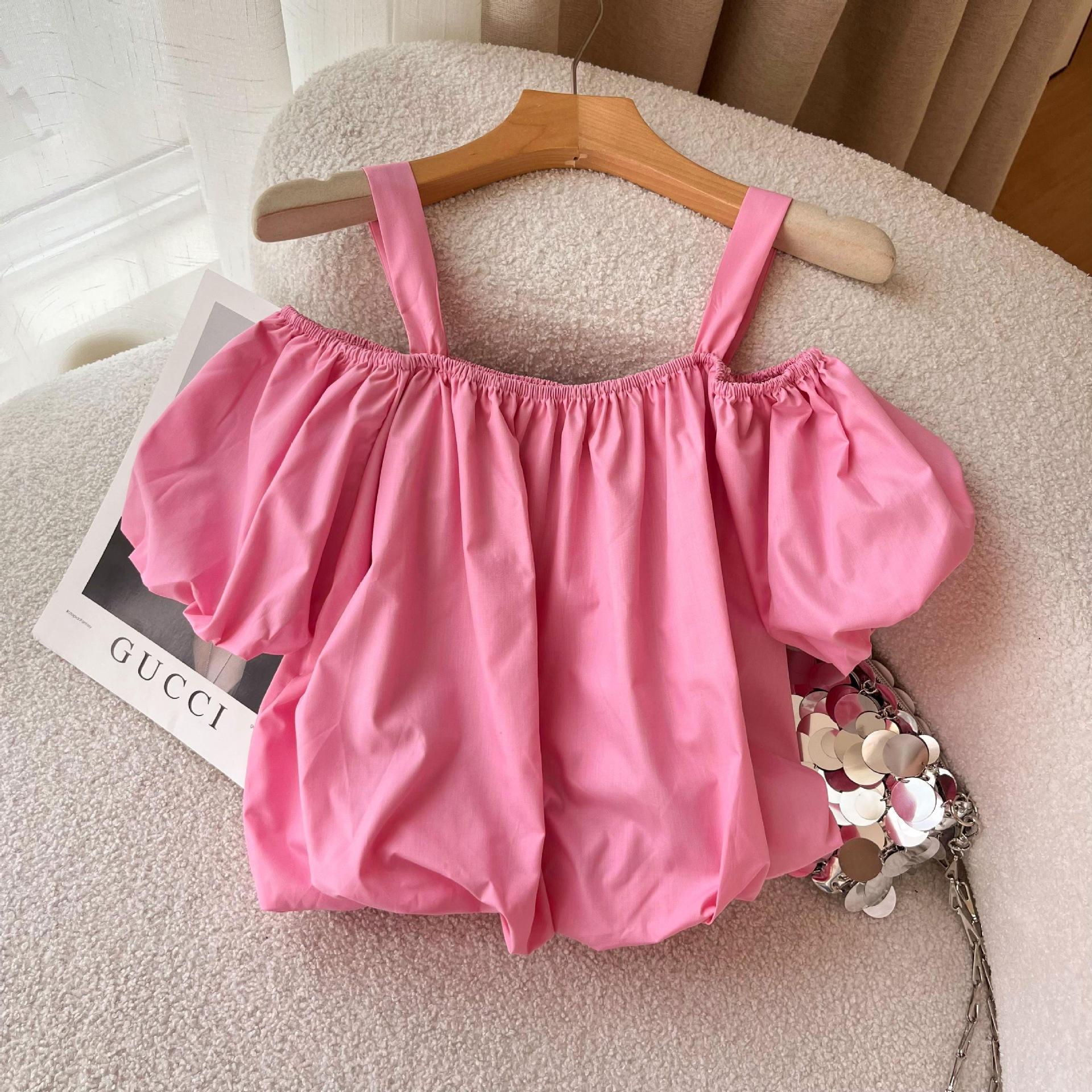 

Suspender short-sleeved shirt women s new summer fashion design sense niche French short one-word shoulder top M ([Recommended below 50kg]) рожевий червоний колір