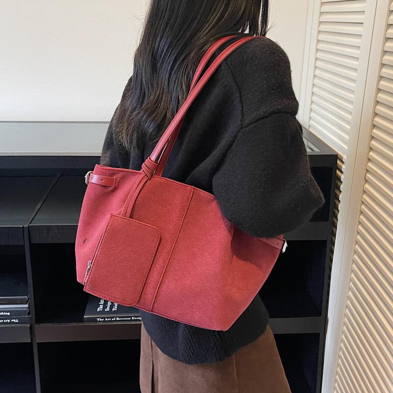 This Year's Popular Bag Women's Large Capacity 2025 New Fashion Autumn and Winter Shoulder Underarm Bag Pleated Commuter Tote Bag