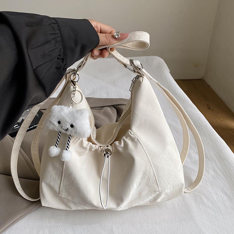 

New pleated tote bag casual fashion niche shoulder bag outdoor light messenger bag women Without pendant белый