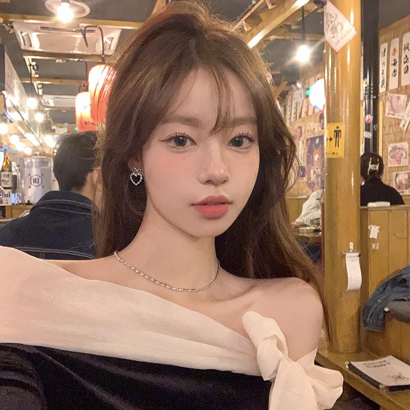 

Bowknot Heart Rhinestone Stud Earrings - Elegant Summer Design for Women