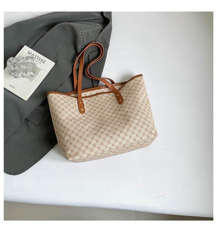 Large Capacity Bag Women's Commuter Personalized Tote Bag 2025 New Retro Printing Trend Shoulder Bag Texture Women's Bag